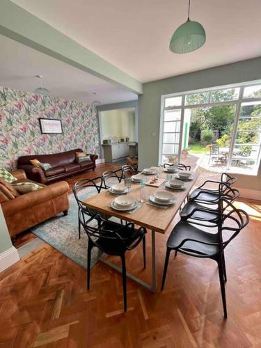 Spacious Semi detached Southsea House Free Parking On Drive — 4-Star Luxury Hotel in Portsmouth, United Kingdom