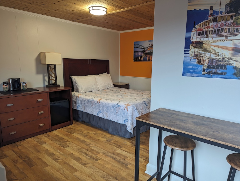 Riverboat Inn and Suites - photo 7