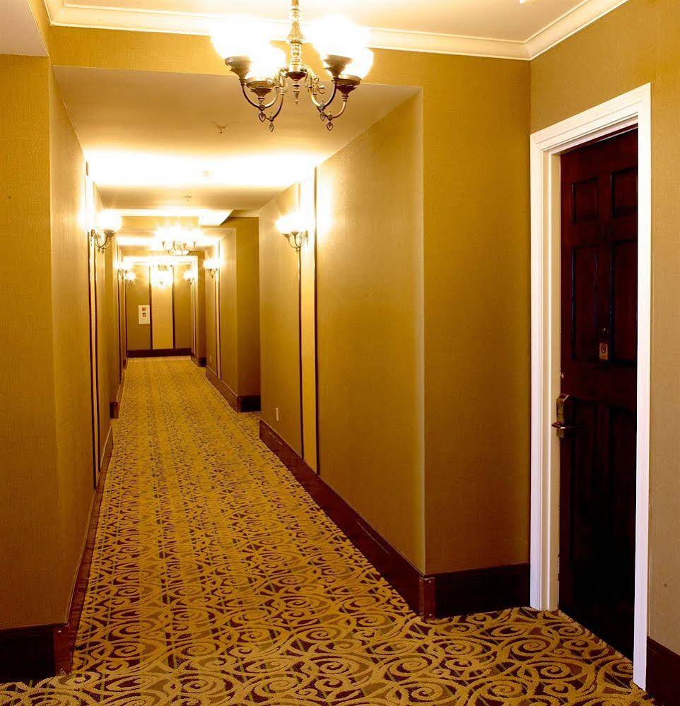 Best Western Plus San Pedro Hotel & Suites - photo 9