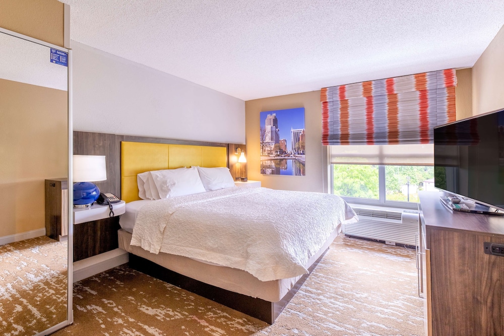 Hampton Inn & Suites Raleigh Cary Lenovo Center - photo 8