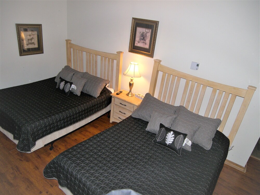 Fox Pine Lodge Hotel Room 2 - photo 4