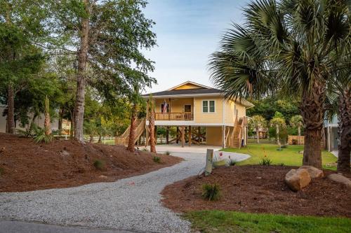 Private Soundside Home In Emerald Isle — 4-Star Luxury Hotel in Emerald Isle, United States