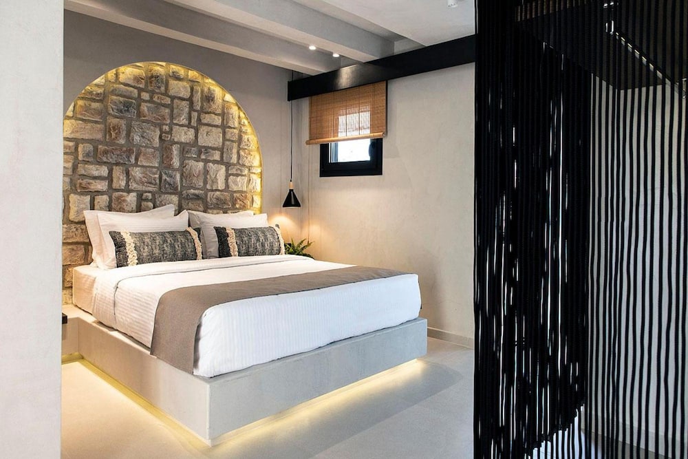 Beach Access Suites With Breakfast in Agios Nikolaos, Greece