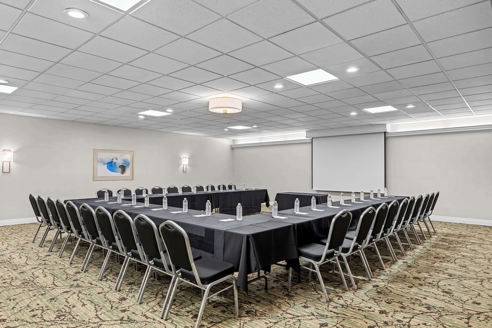 Best Western Plus Puyallup Hotel - photo 32