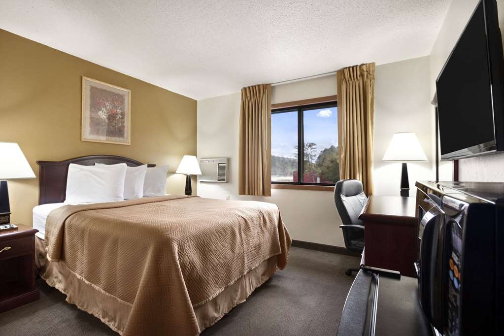 Travelodge by Wyndham La Porte Michigan City Area - photo 9