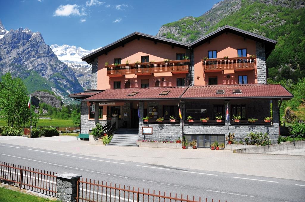 Hotel Miramonti — hotel in Val Masino