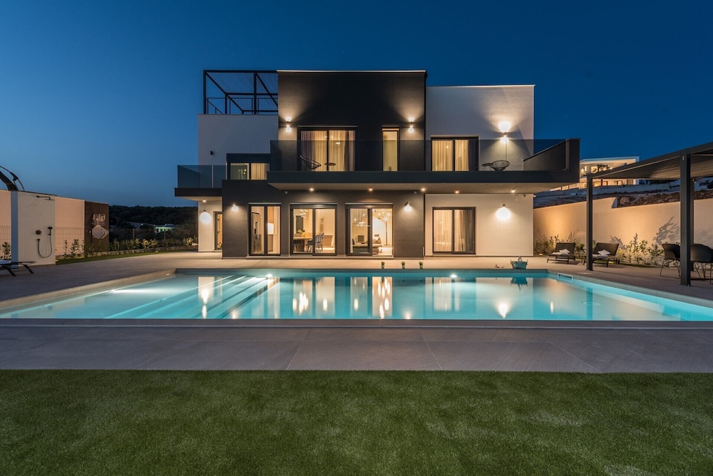 Villa Aria — 4-Star Luxury Hotel in Novalja, Croatia