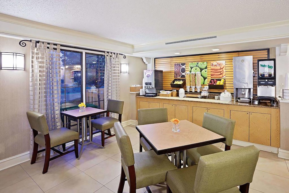 La Quinta Inn Merrillville - photo 38