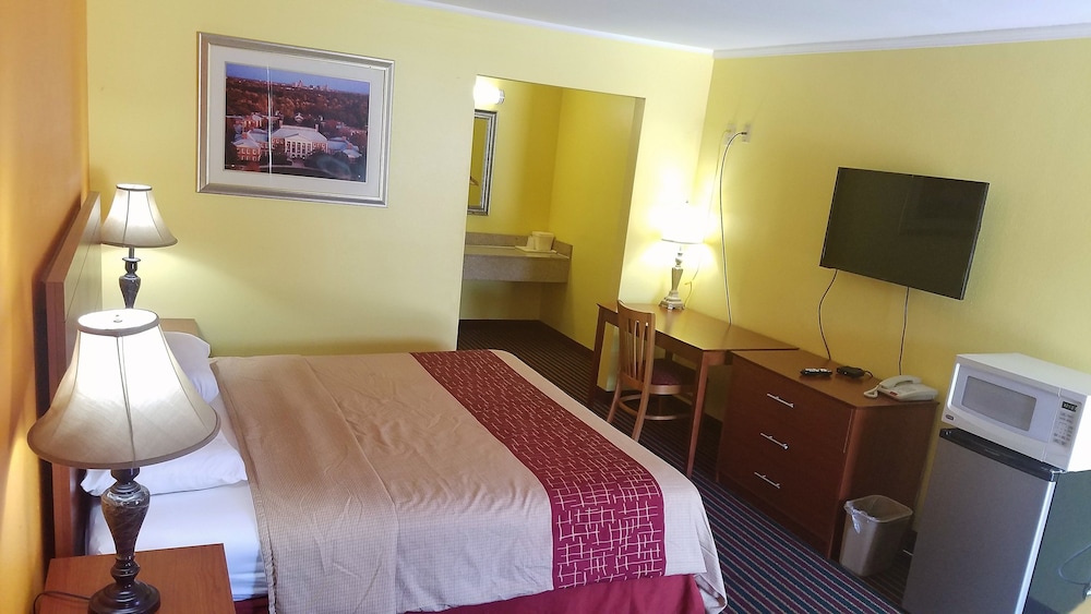 Roadway Inn - photo 10