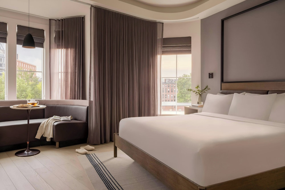 Lark Hotels 907 Main - featured photo