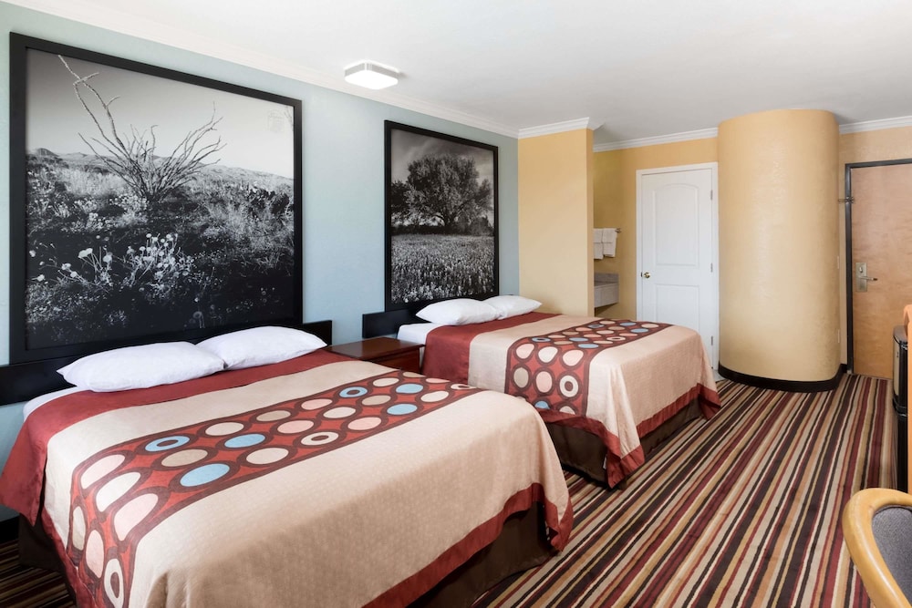 Super 8 by Wyndham Midland - photo 7