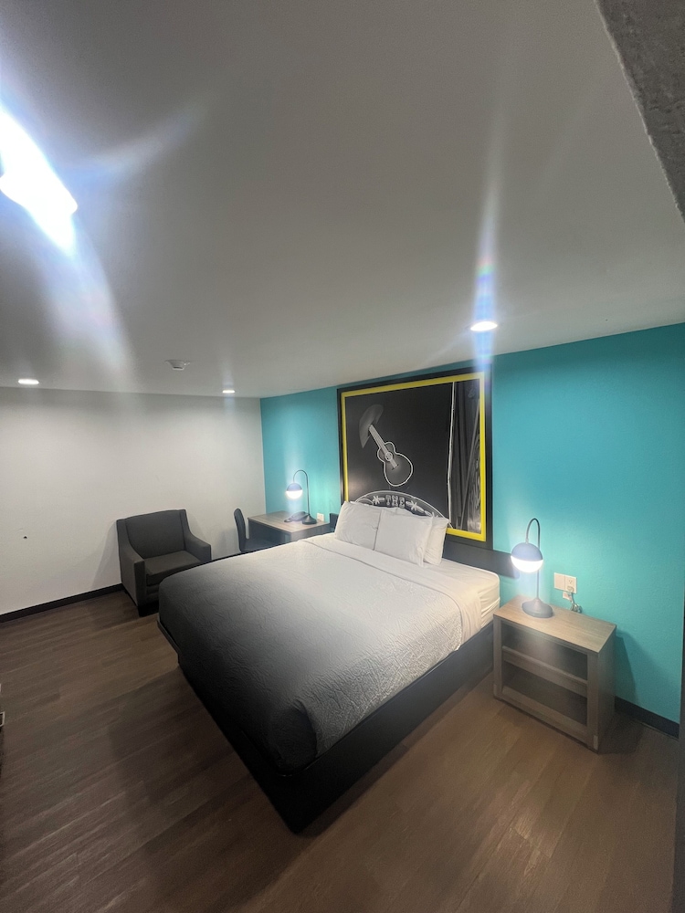 Super 8 by Wyndham Wichita Falls - photo 13