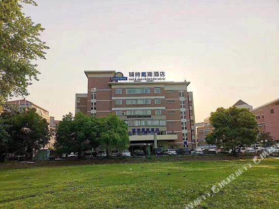 Days Inn Frontier Wuxi — 4-Star Luxury Hotel in Wuxi, People's Republic of China