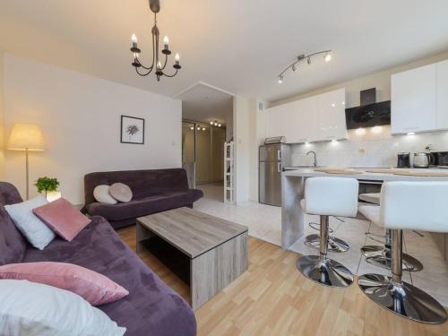 Sugar Plum Apartment Bielany — 4-Star Luxury Hotel in Warsaw, Poland