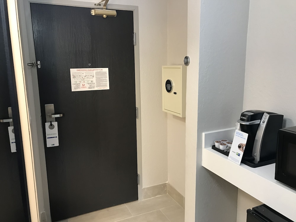 Holiday Inn Express Naples South I 75 by IHG - photo 14