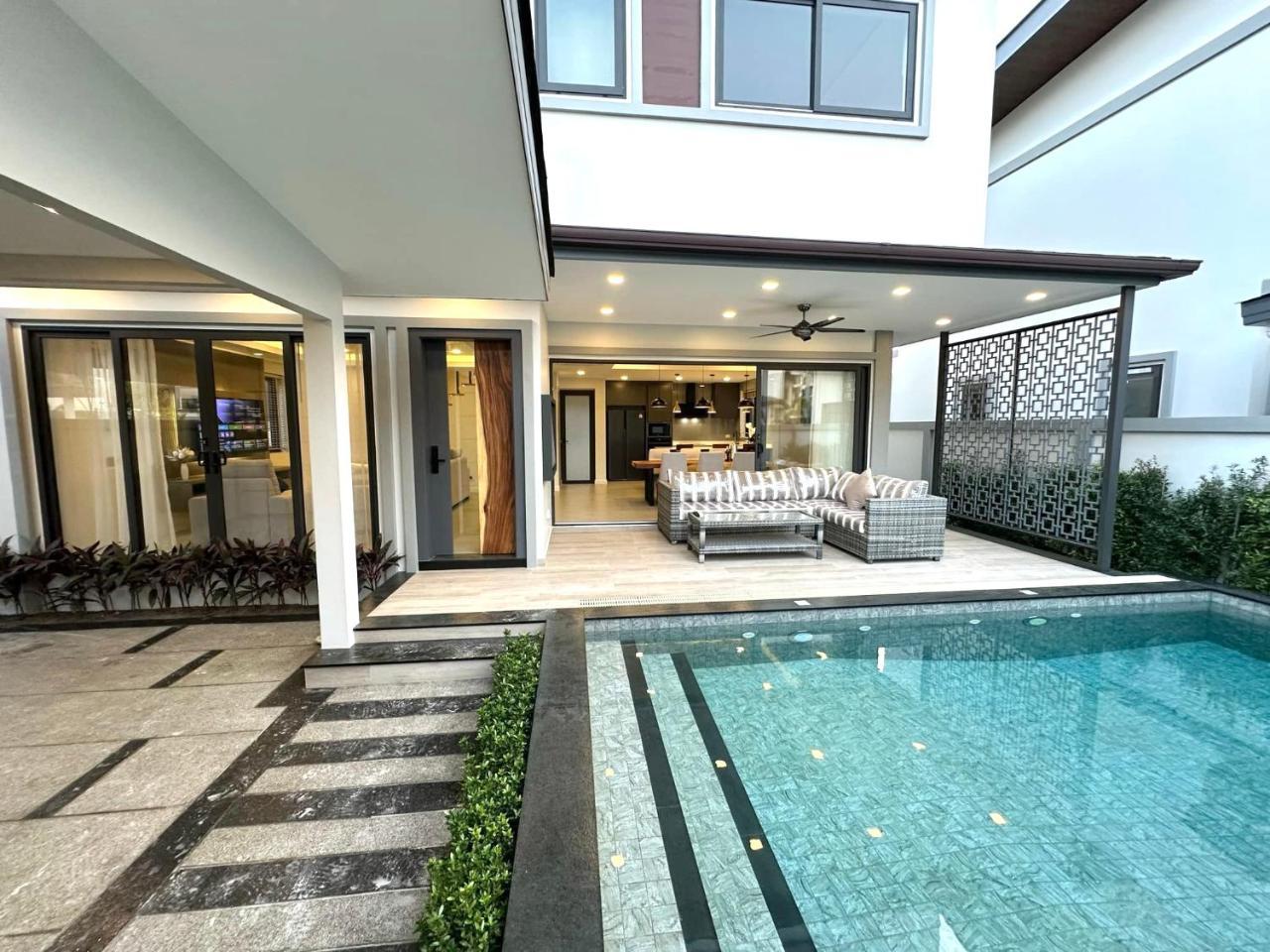 Zensiri Brand New Luxury Pool Villa — 4-Star Luxury Hotel in Pattaya, Thailand