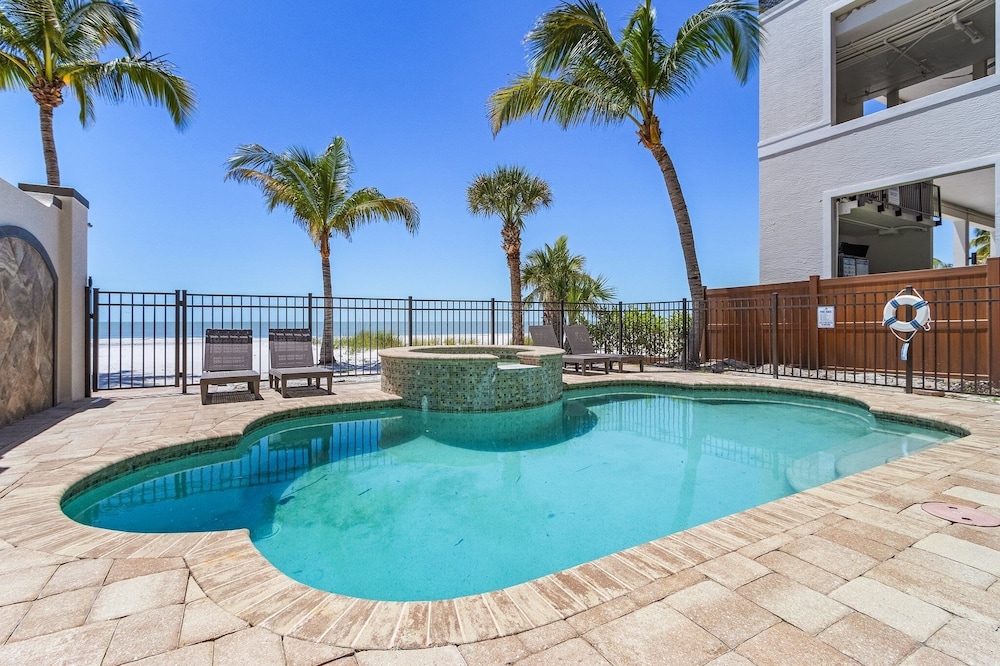 3132 Estero Blvd home — 4-Star Luxury Hotel in Fort Myers Beach, United States