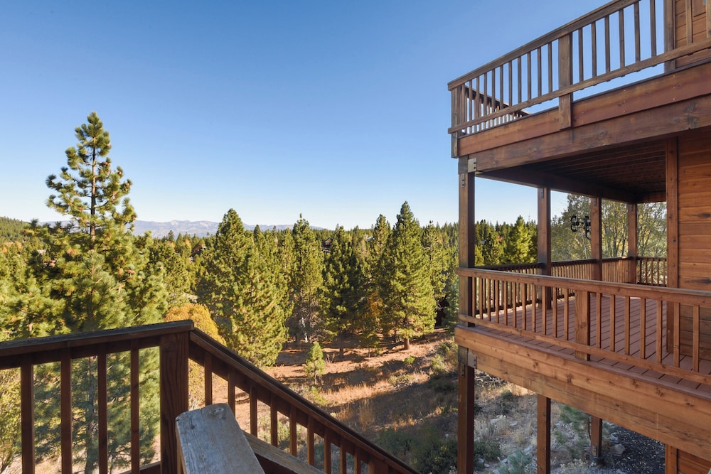 Hilltop Hideaway w Game Room & Forest Views - photo 28