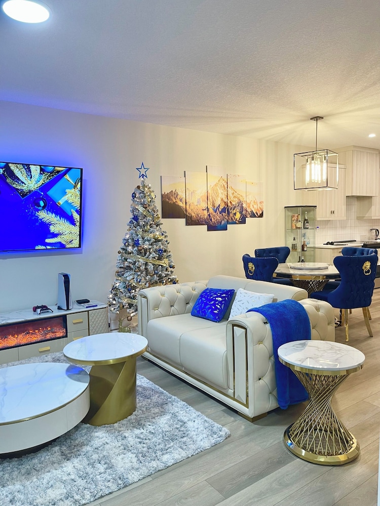 Navii Estates Vacations Elevated Homes Perfected — 4-Star Luxury Hotel in Calgary, Canada