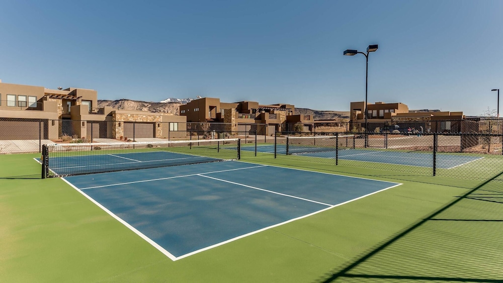 Pride of the Ledges — 4-Star Luxury Hotel in Saint George, United States