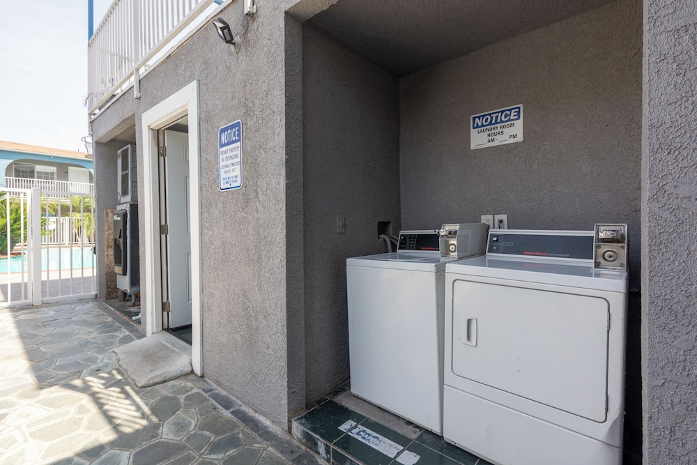 Hollywood City Inn - photo 58