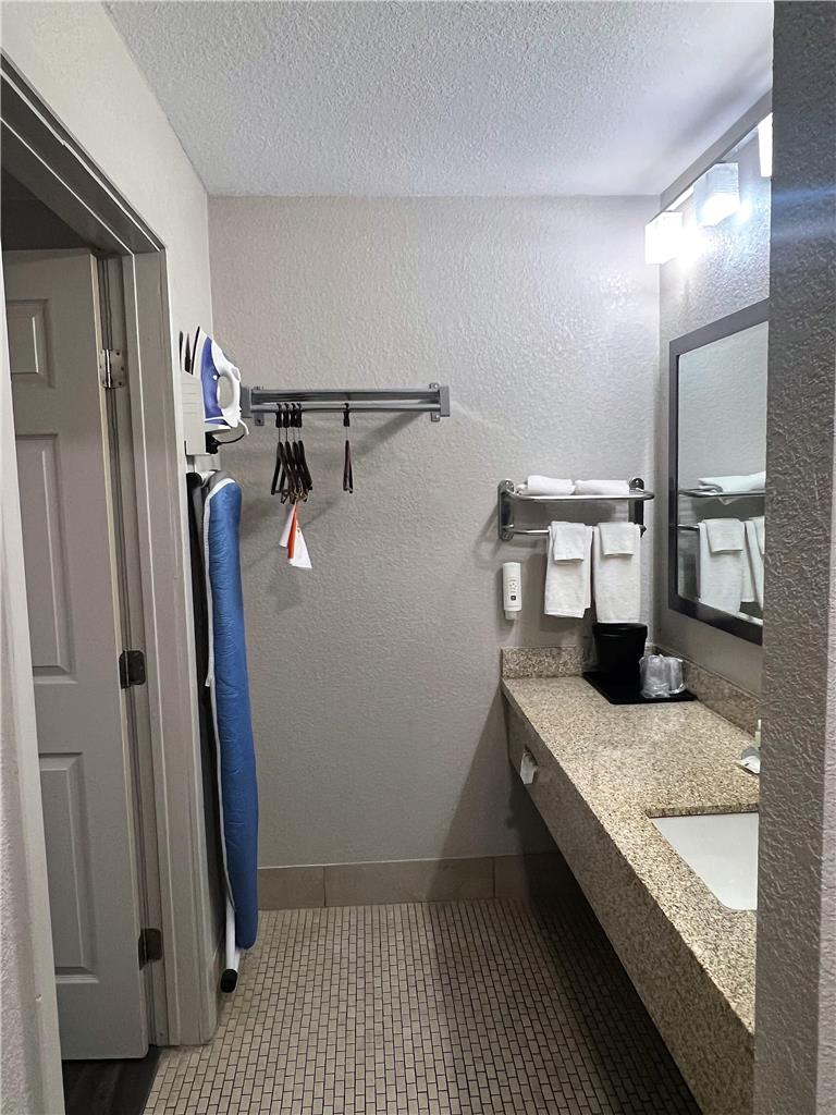 Quality Inn & Suites Near White Sands National Monument - photo 25