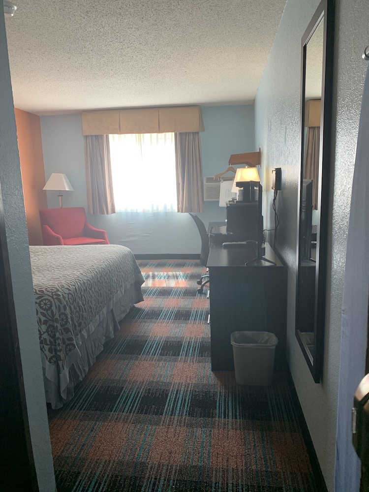 Days Inn by Wyndham Greenwood SC - photo 5