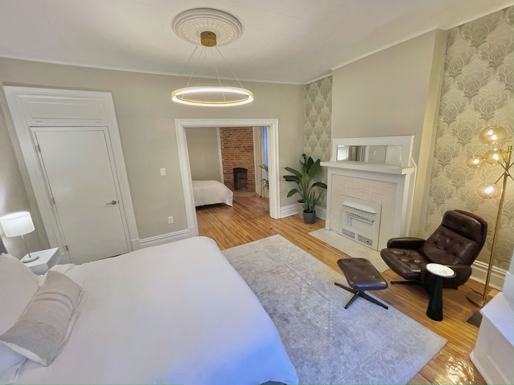 The Warhola Bloomfield - photo 13