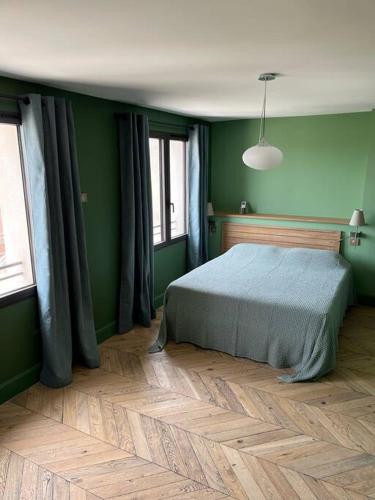 Villa de charme — 4-Star Luxury Hotel in Chateauneuf-De-Gadagne, France