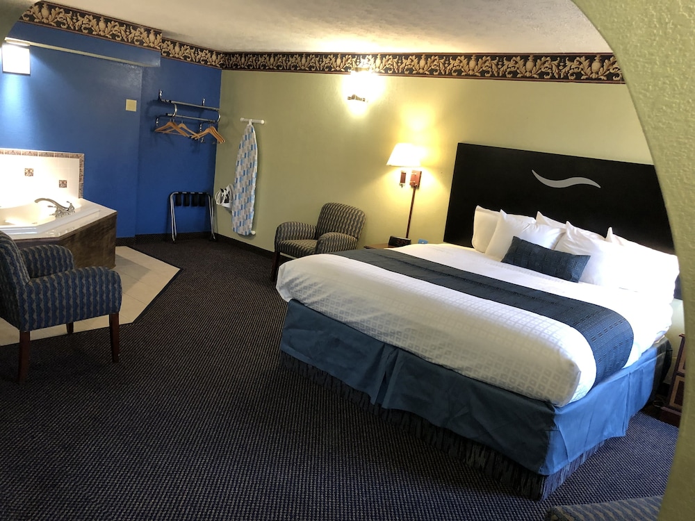 Days Inn & Suites by Wyndham Youngstown Girard Ohio - photo 9