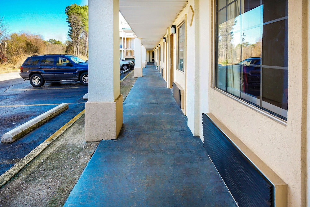OYO Hotel Jackson South I 55 - photo 20