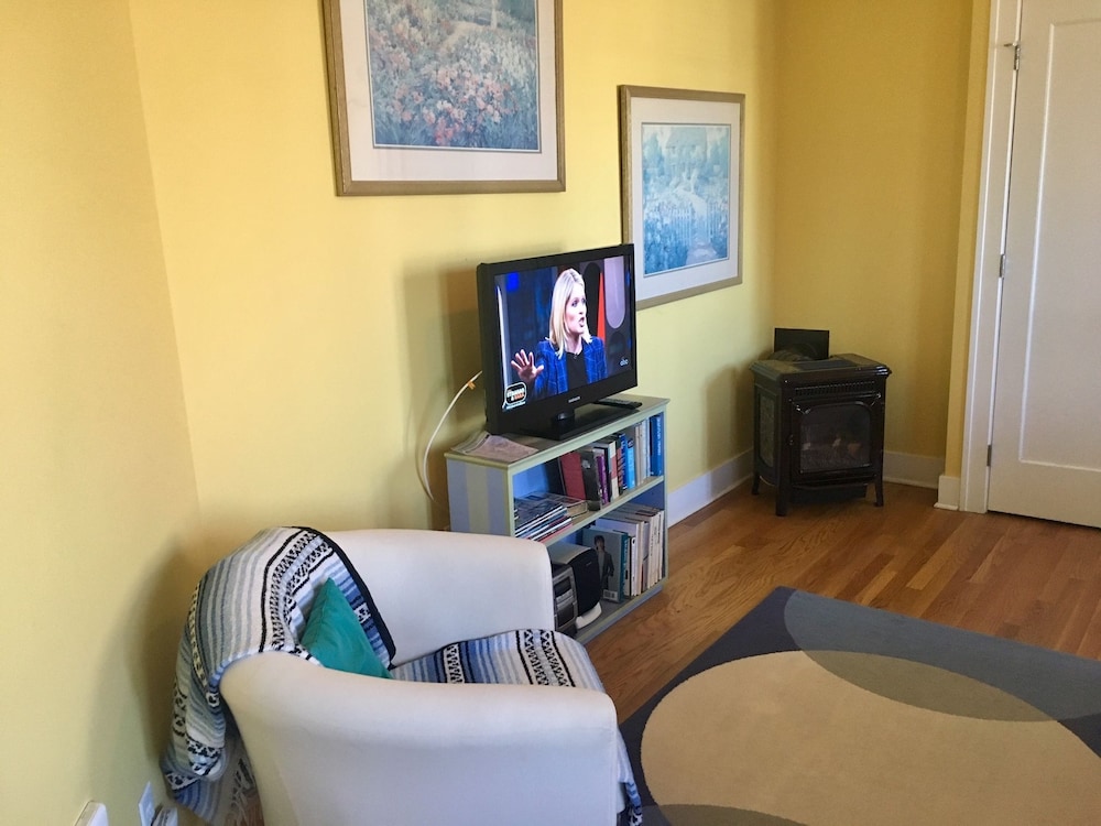 The Villa Bed & Breakfast - photo 15