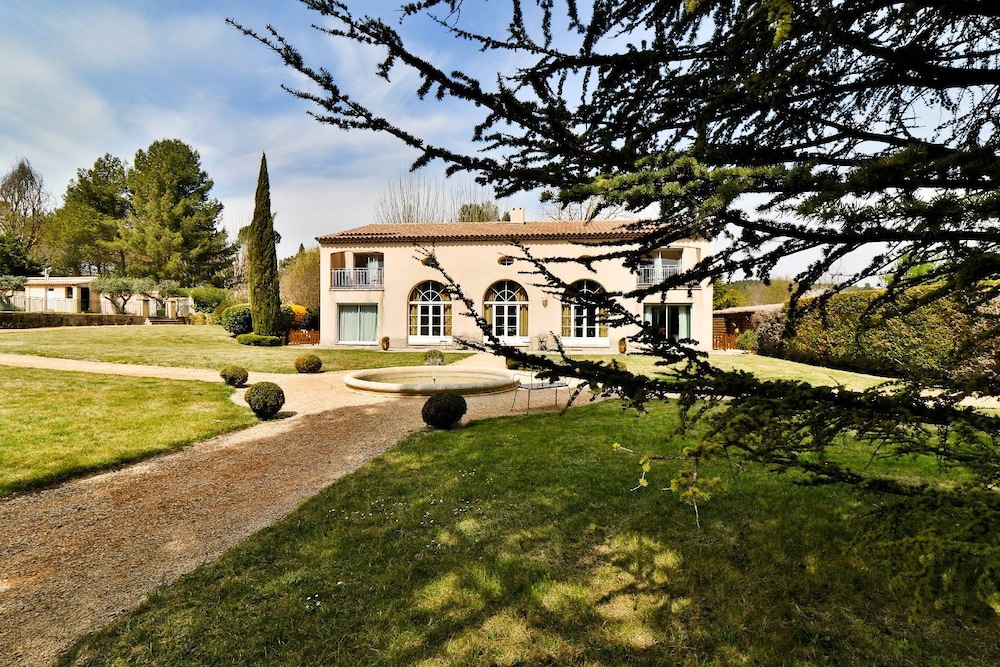 Maison d'Hôtes de la Milane — 4-Star Luxury Hotel in Cabries, France