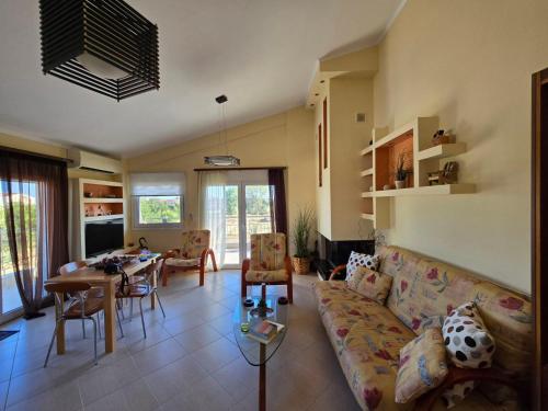 Teo's apartment — 4-Star Luxury Hotel in Magoula, Greece