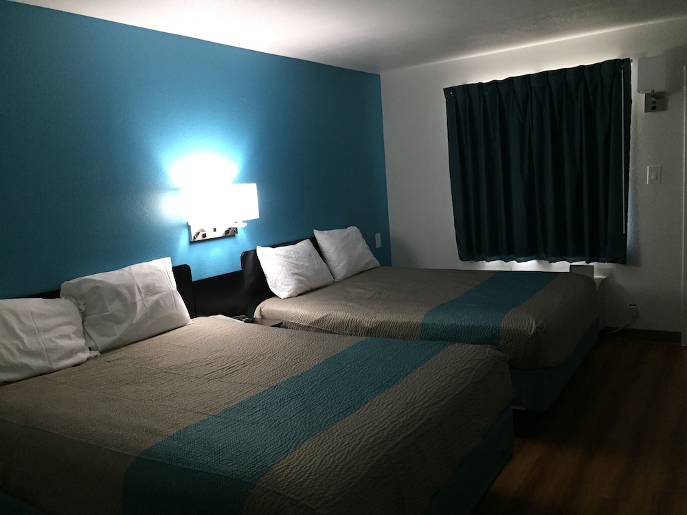 Motel6 Prairie Du Chien WI - photo 15