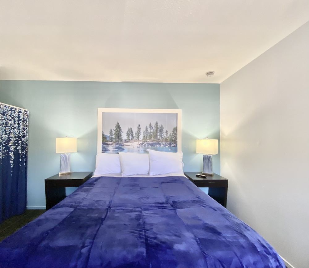 Bluebird Day Inn & Suites - photo 6