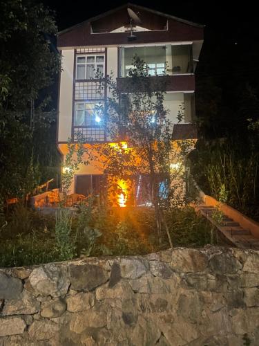 UZUNGÖL Nehir kenarında Doğa içinde merkezi 3 yatak odalı Büyük SUİTE Daire — 4-Star Luxury Hotel in Caykara, Turkey