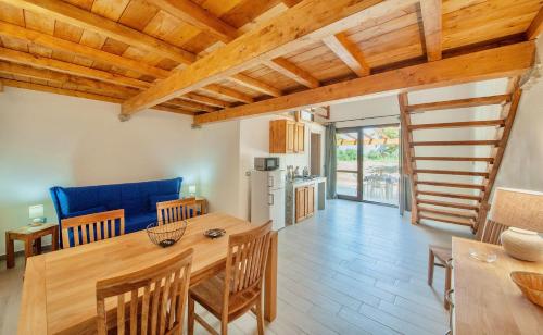 Lofts with private outdoor area and swimming pool in Badesi