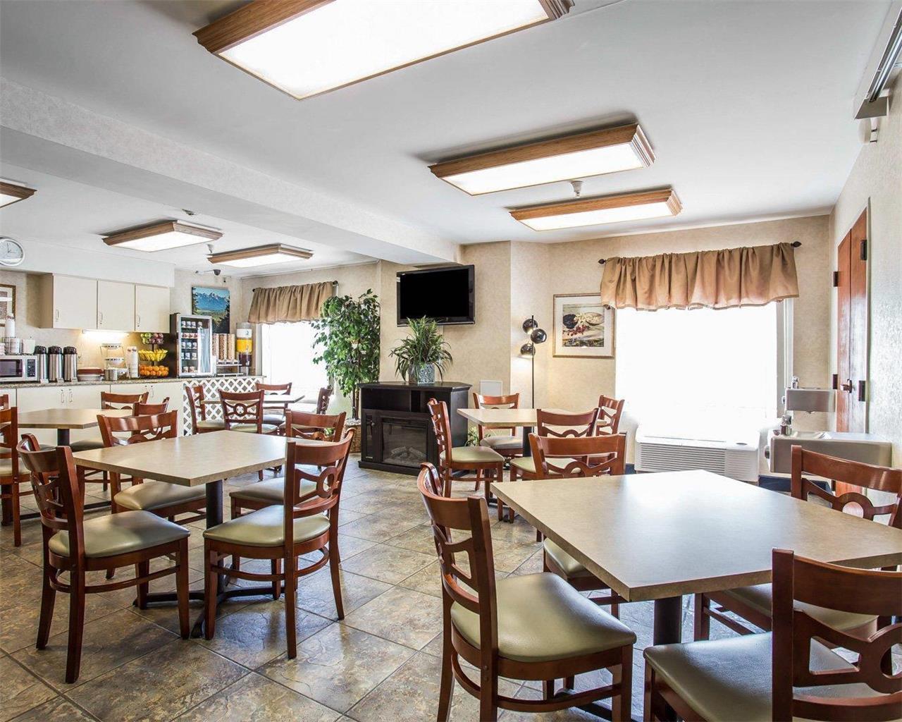 Econo Lodge Denver International Airport - photo 26