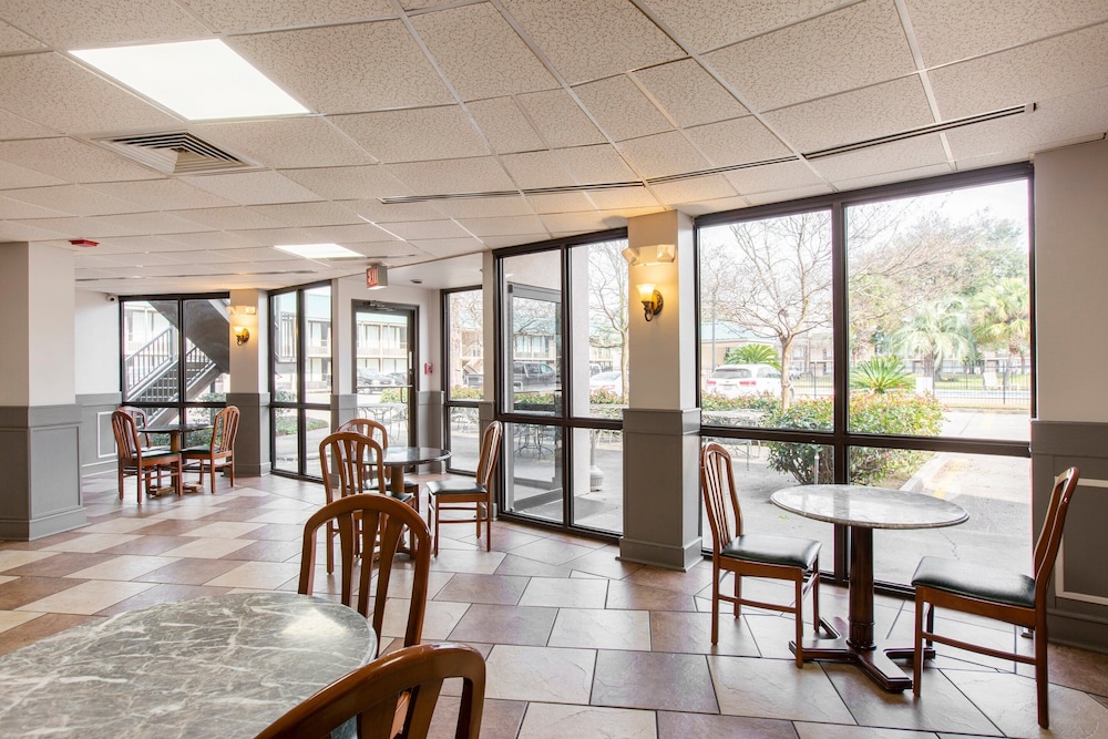 Port Allen Inn - photo 17