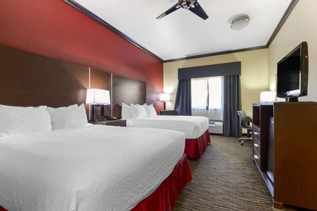 Best Western Plus Classic Inn & Suites - photo 3