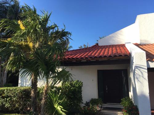 CR Large House walking to beach 10 guests — 4-Star Luxury Hotel in Cancun, Mexico