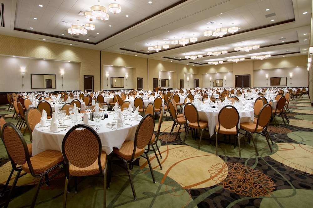 Embassy Suites by Hilton Fayetteville Fort Bragg - photo 43