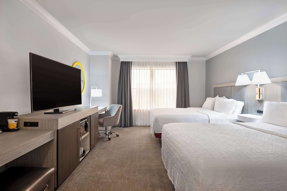 Hampton Inn & Suites Stamford - photo 18