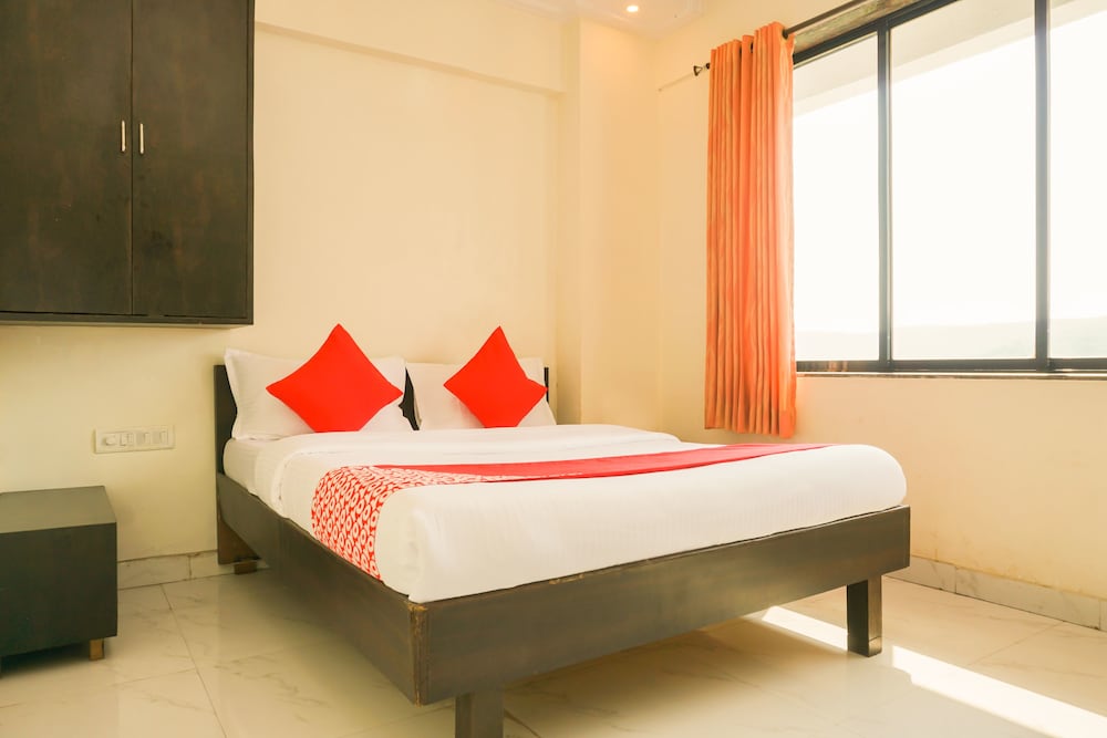 Radha Krishna by OYO Rooms — hotel in Sasvad
