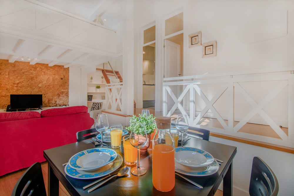 Lapa Cozy Flat With Mezzanine — 4-Star Luxury Hotel in Lisbon, Portugal