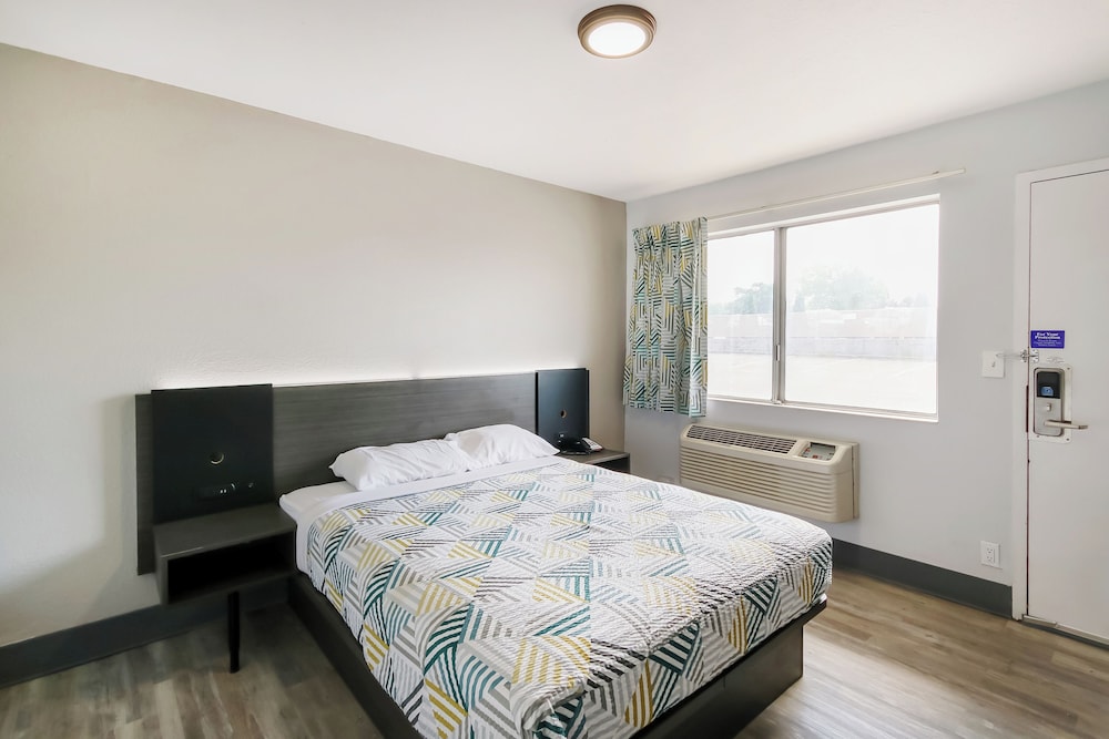 Motel6 Topeka KS Northwest - photo 16