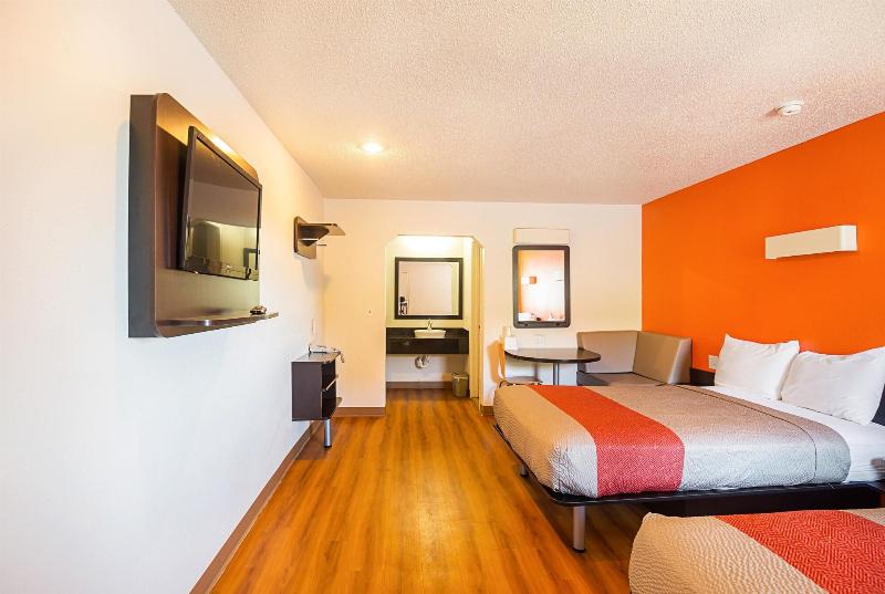 Motel 6 Blue Springs MO - photo 24