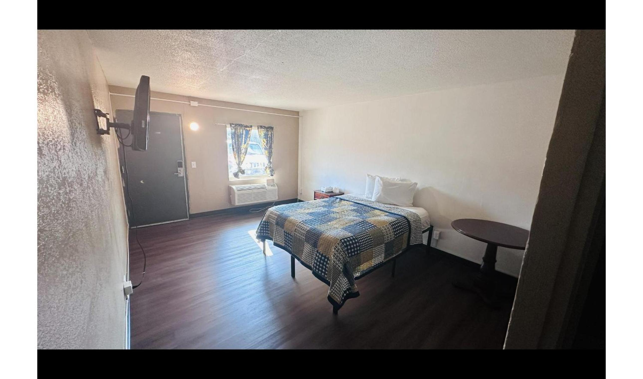 Hallmark Inn By OYO Fort Wayne - photo 24