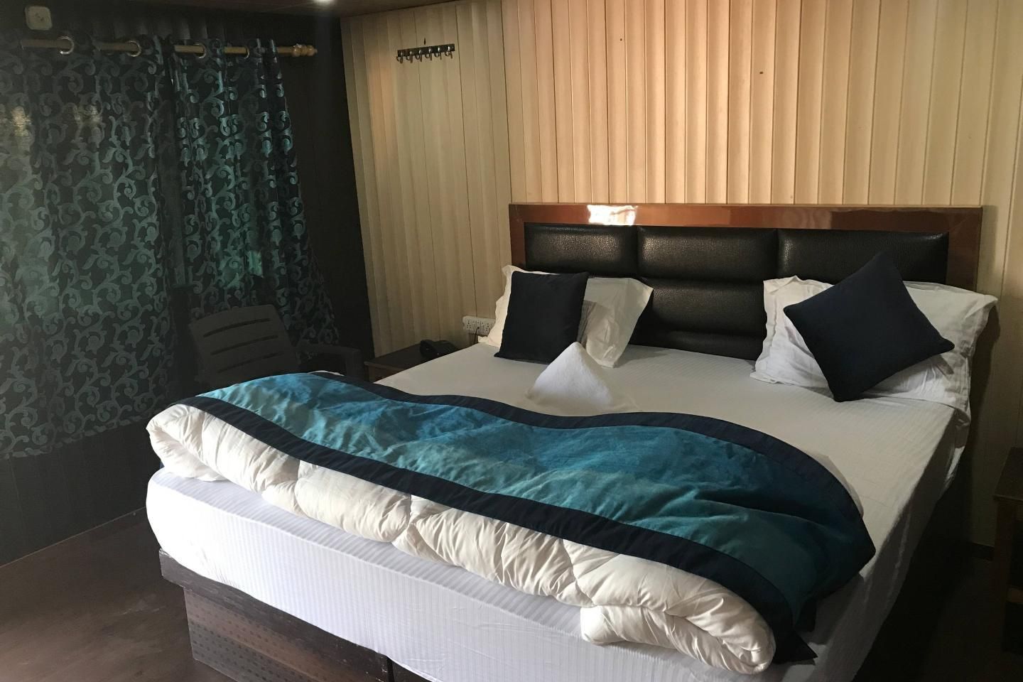 Snow View Huts - carbon neutral hotel in Naini Tal